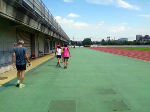 あいかわらず舎人公園陸上競技場は暑い