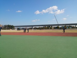 2016/02/10の舎人公園陸上競技場は学生たちでいっぱいでした