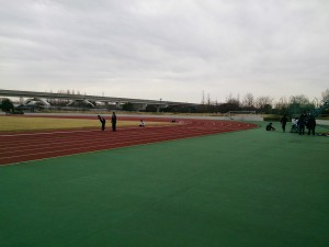 東京マラソン4日前の2016/02/24。舎人公園陸上競技場は寒かった