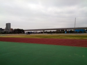 2016/03/09の舎人公園陸上競技場は生憎のどんより空