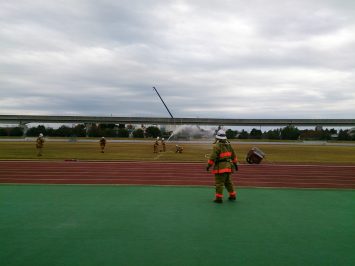 2016/11/23の舎人公園陸上競技場では消防訓練?