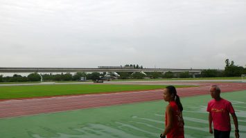 夏休みも終わり、2017/09/06の舎人公園陸上競技場には中高生の姿はない