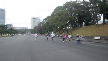 2019/12/25の颯走塾水曜マラソン練習会in皇居2